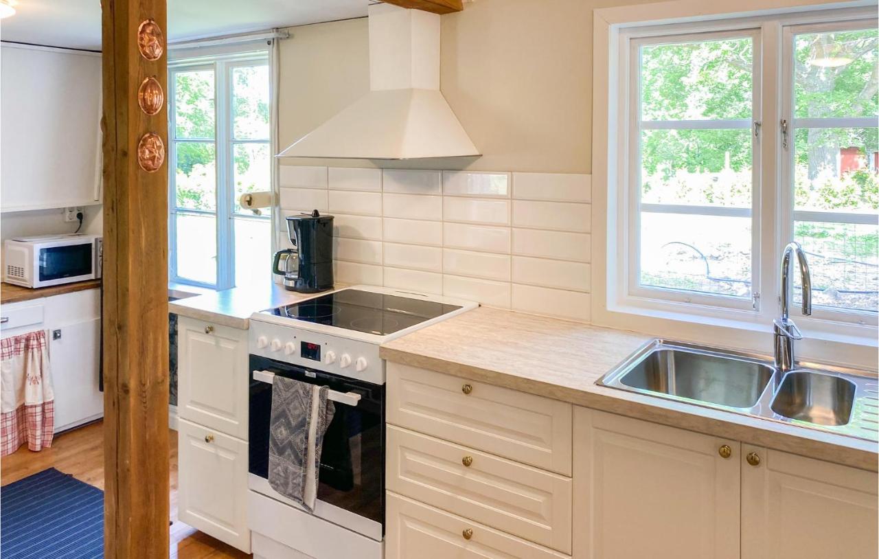 Amazing Home In Faerjestaden With Kitchen 외부 사진